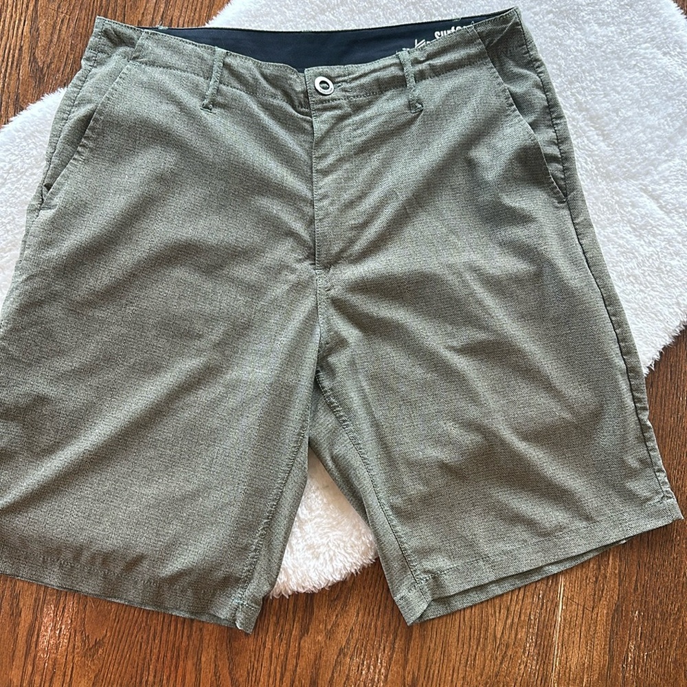 Men’s volcom shorts.